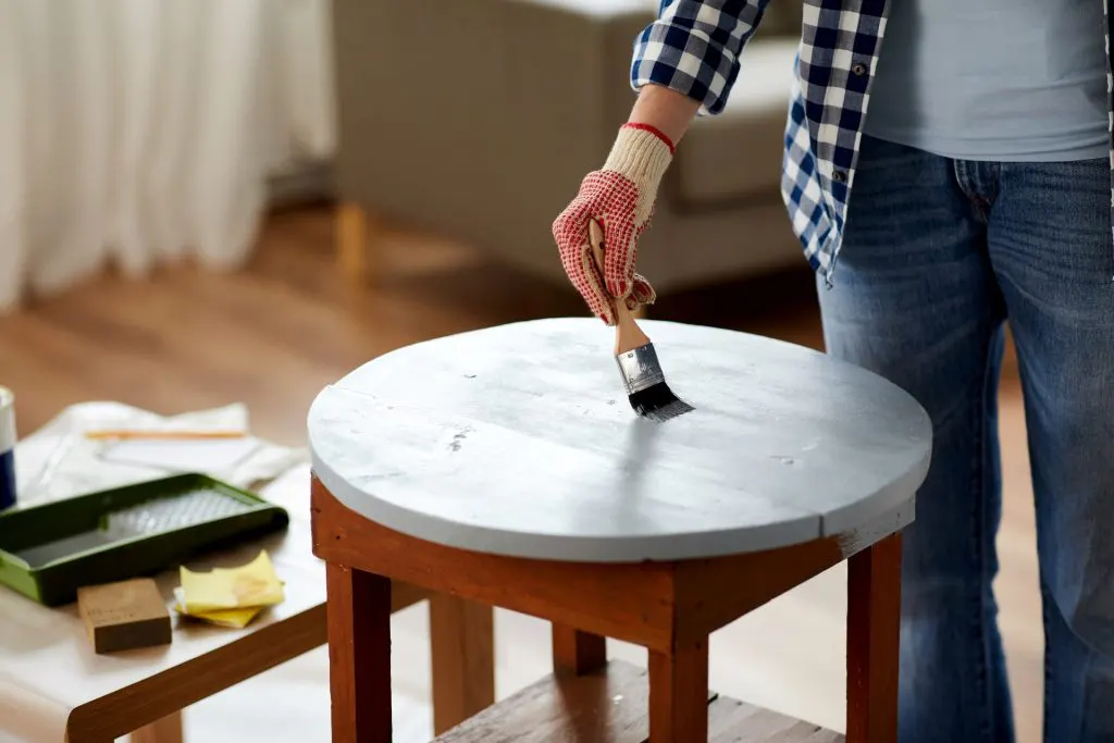 Como Pintar Móveis de Madeira: Guia Completo para um Acabamento Profissional